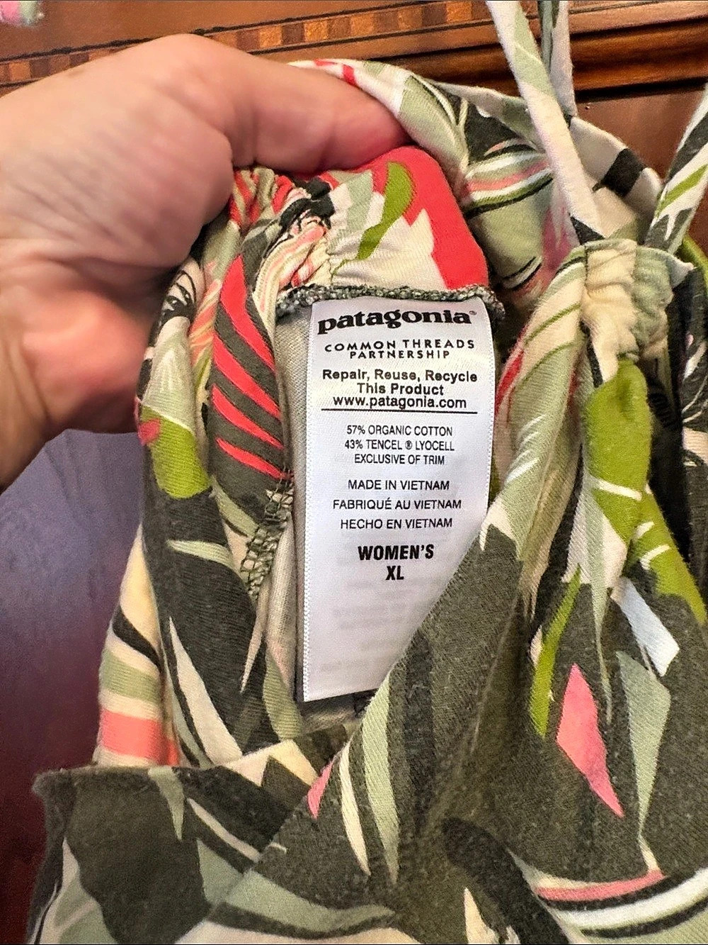 Patagonia Women's Floral Coverup Green Pink XL Like New - Picture 2 of 6